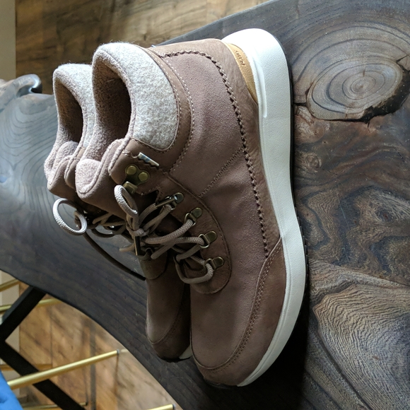 Tom's Boots NWOT - Picture 1 of 6